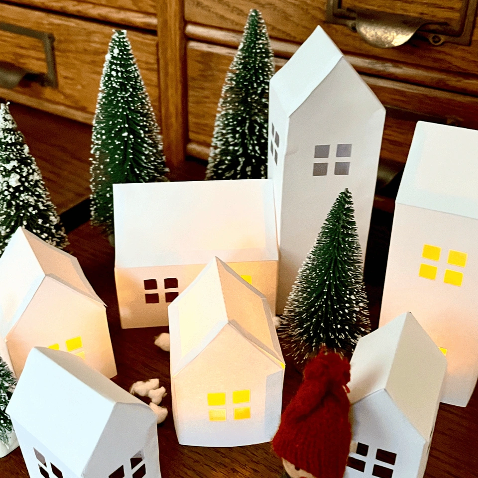 DIY Christmas Houses - Lou Noire - Paper Church